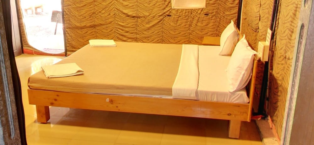 Gir Jungle Lodge 14/38