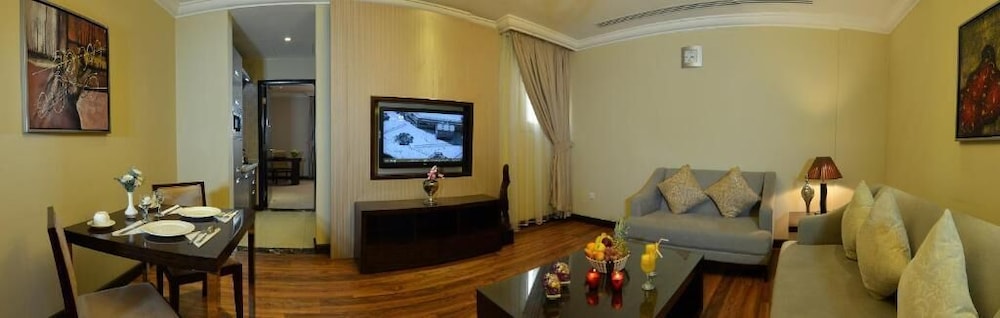 Boudl Al Majmaa 26/38