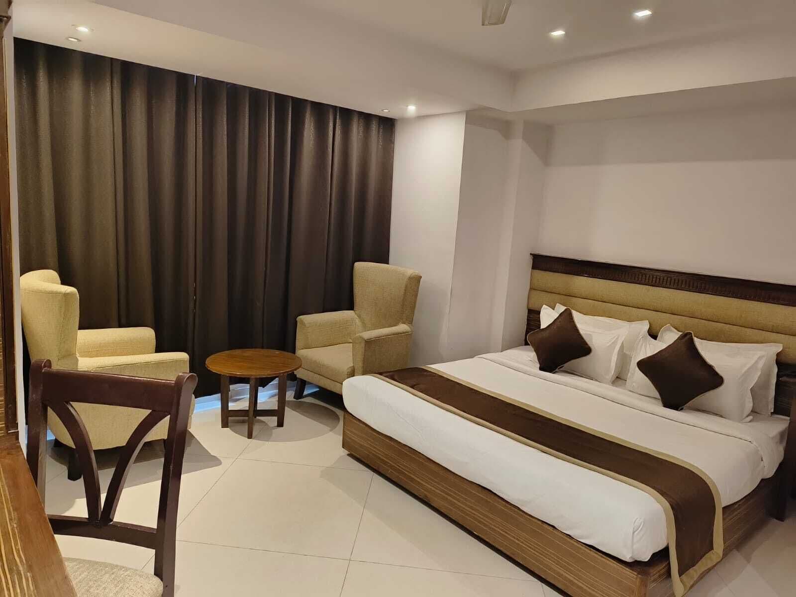 SUPERIOR, DOUBLE BED, CITY VIEW