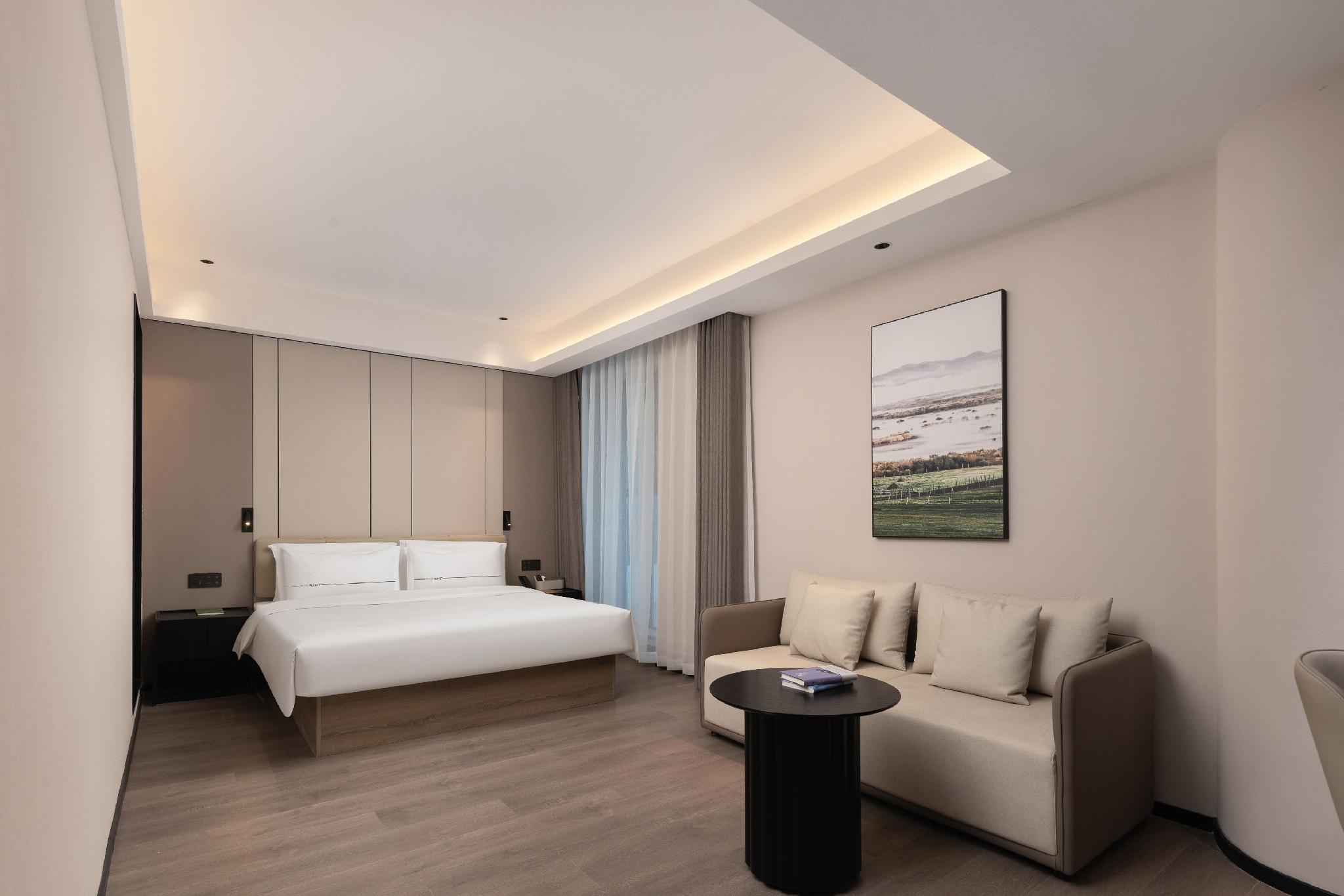 Elegant, Queen Bed