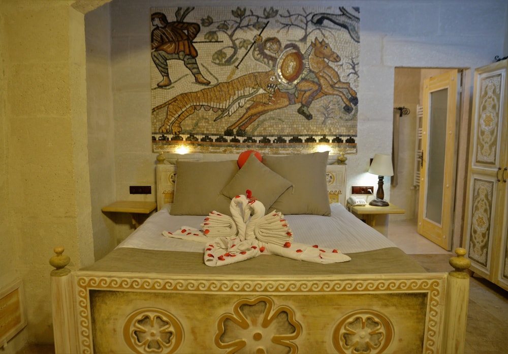 Caftan Cave Suites 10/49