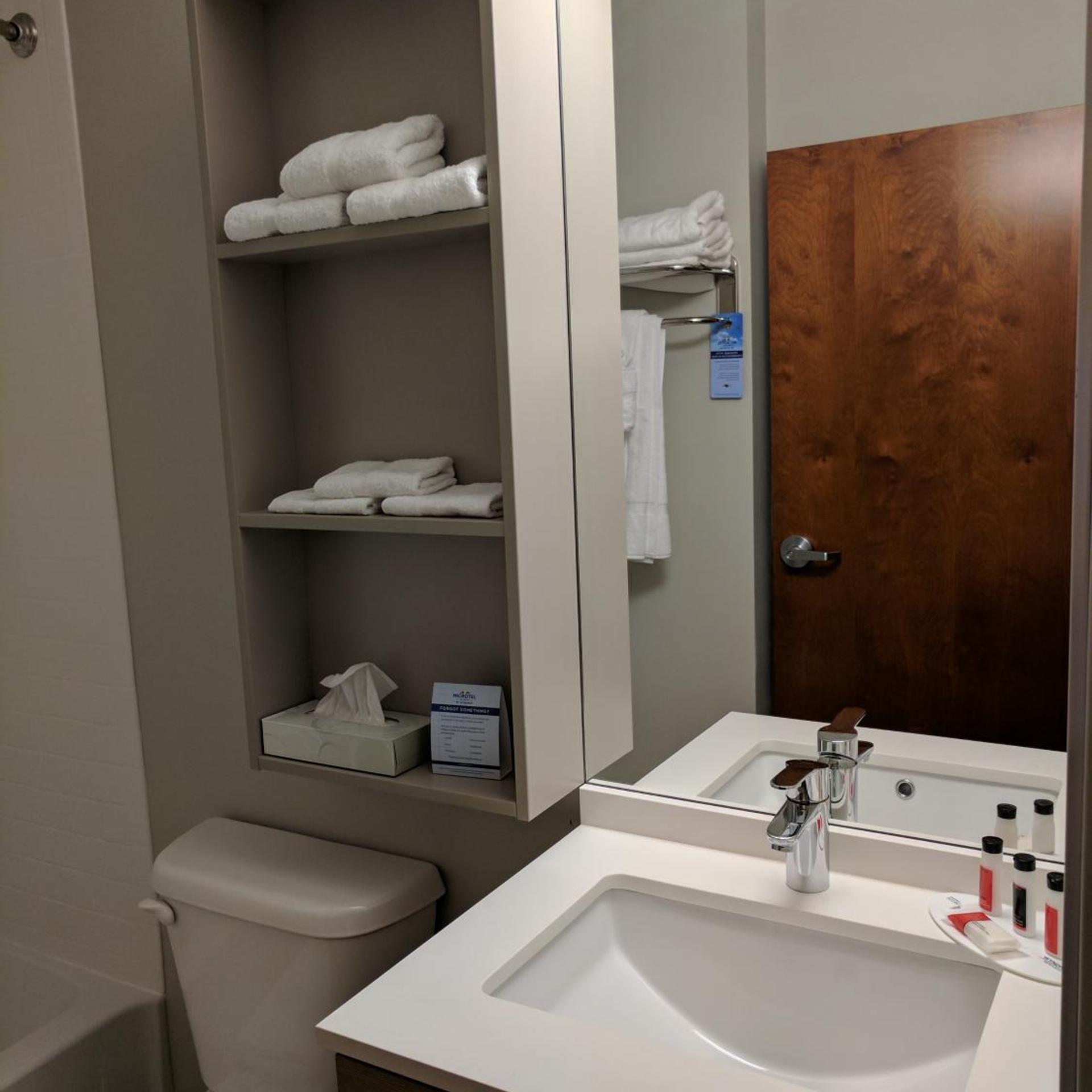 جناح استوديو بسرير كوين مع أريكة، Microtel Inn And Suites By Wyndham Clarion 4/5