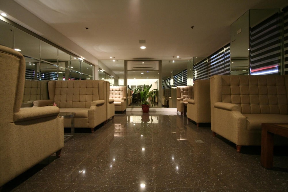 Hotel St. Ellis 38/64