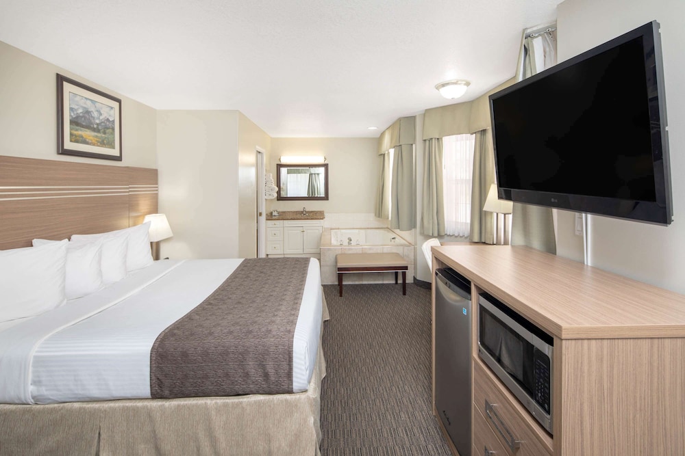 Travelodge by Wyndham Golden Sportsman Lodge 21/44