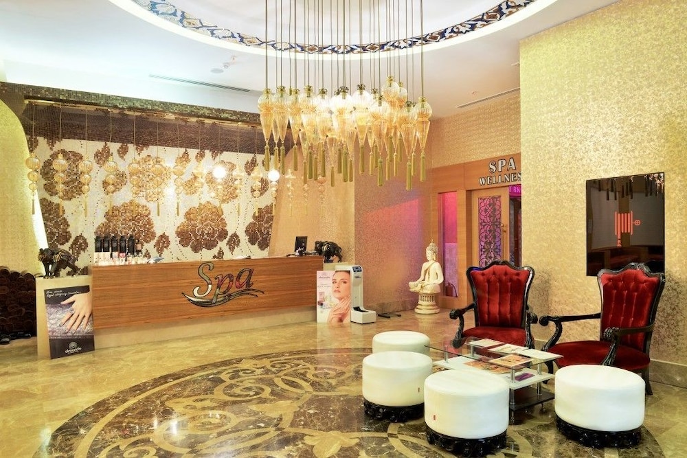 Azura Park Tourism Complex 12/75