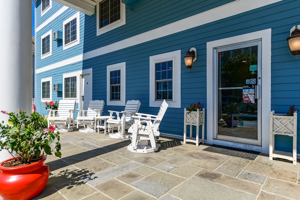 Commander Beach House Hotel 41/50