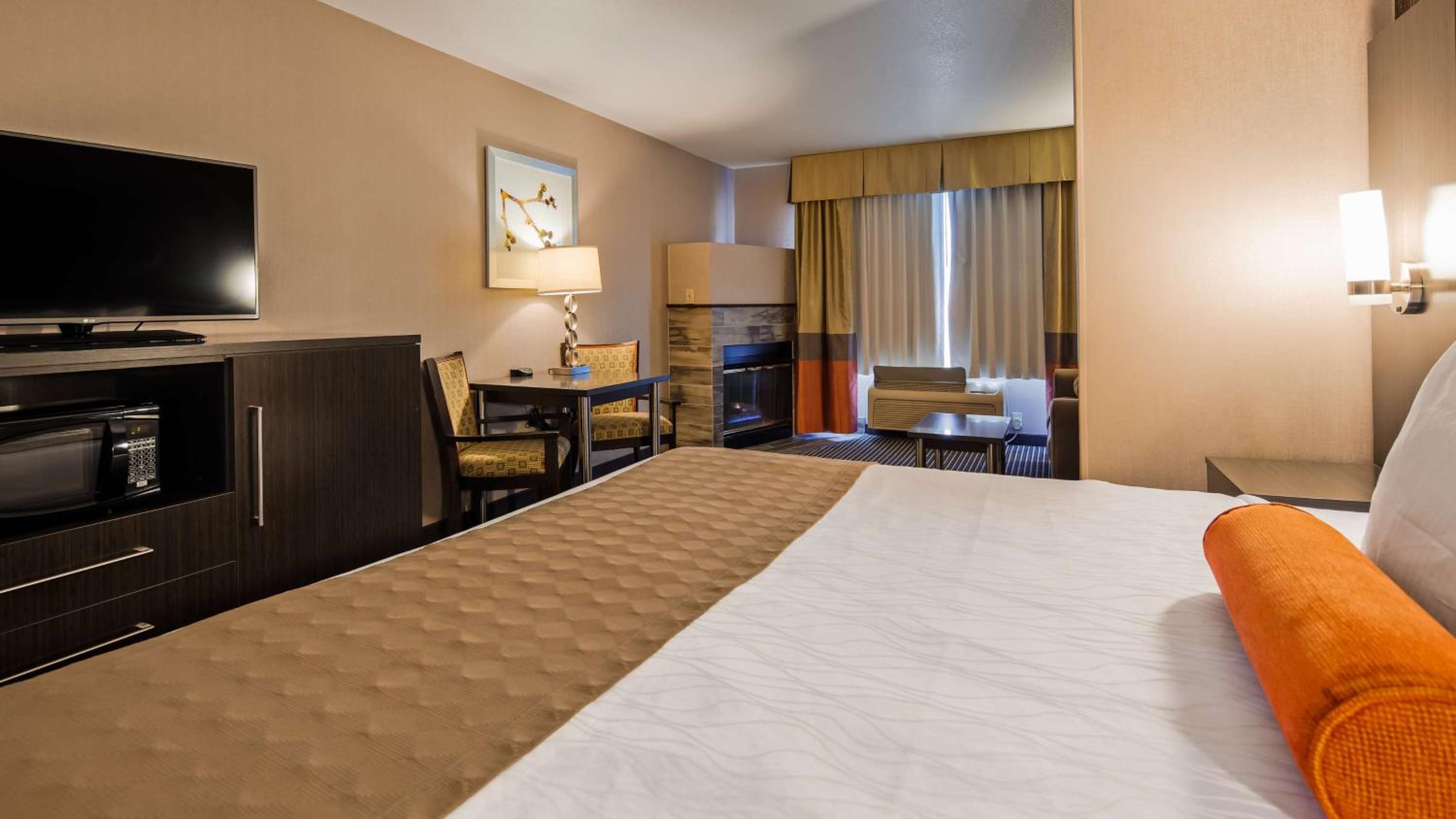 Room at Best Western Plus Rama Inn & Suites, OAKDALE - CA