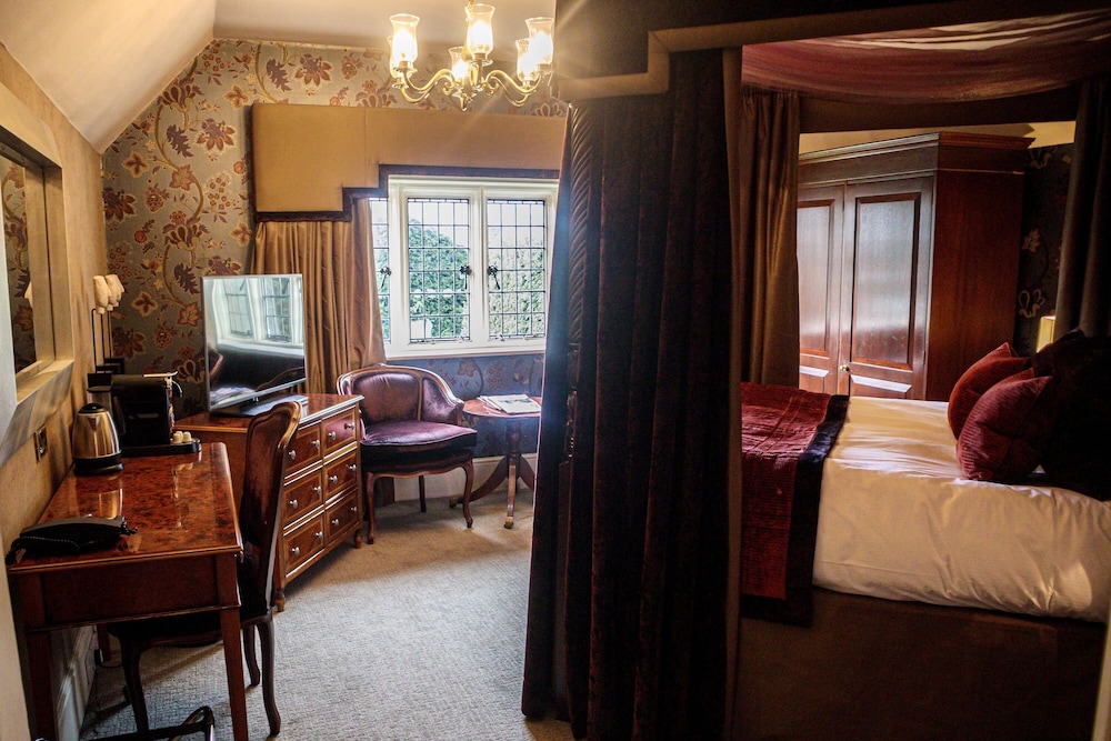 Langshott Manor 49/76