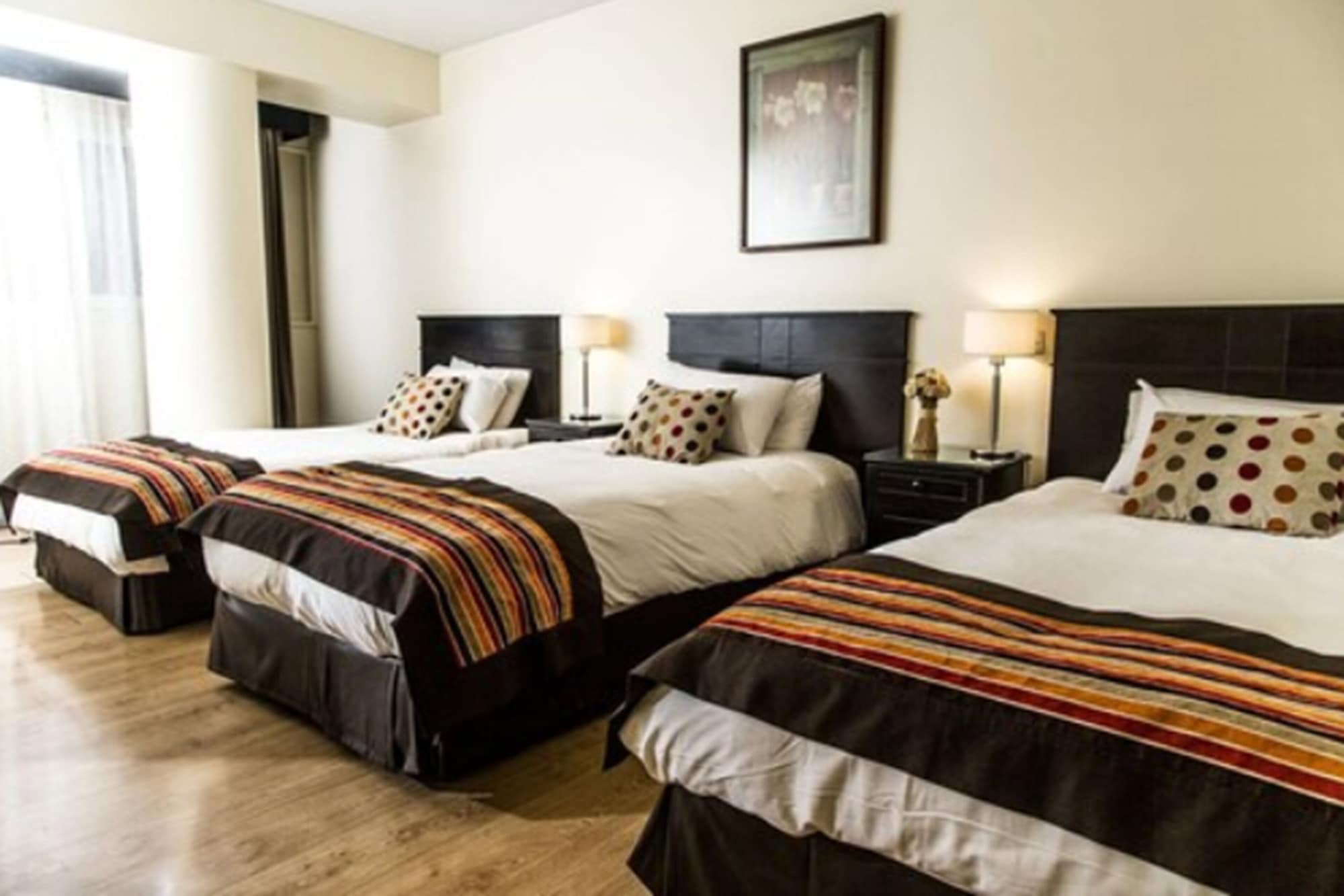 شقة عائلية بسرير كينج وسريرين منفصلين بغرفتي نوم، Mendoza Hotel 2/7