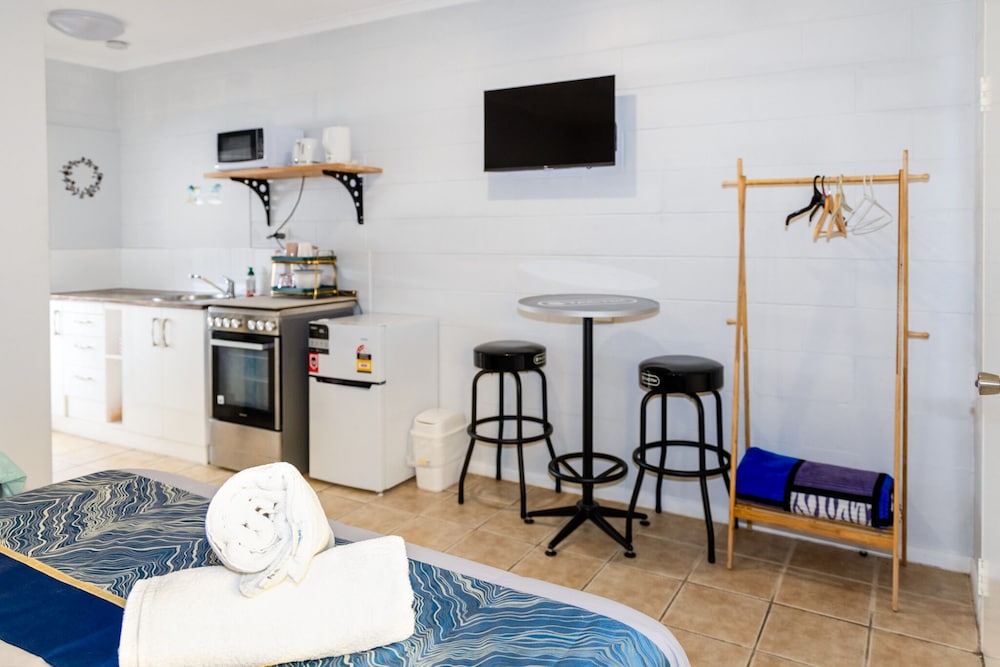 Innisfail Riverfront Motel 8/27
