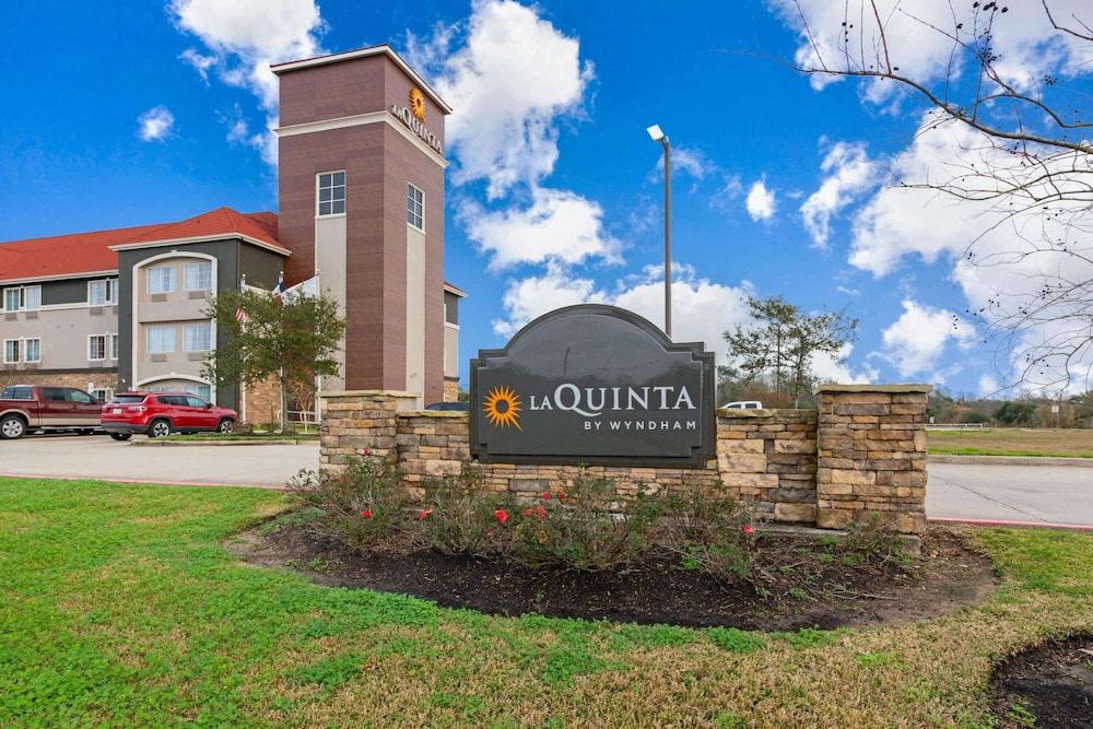 La Quinta Inn & Suites by Wyndham Bridge City in Bridge City - TX