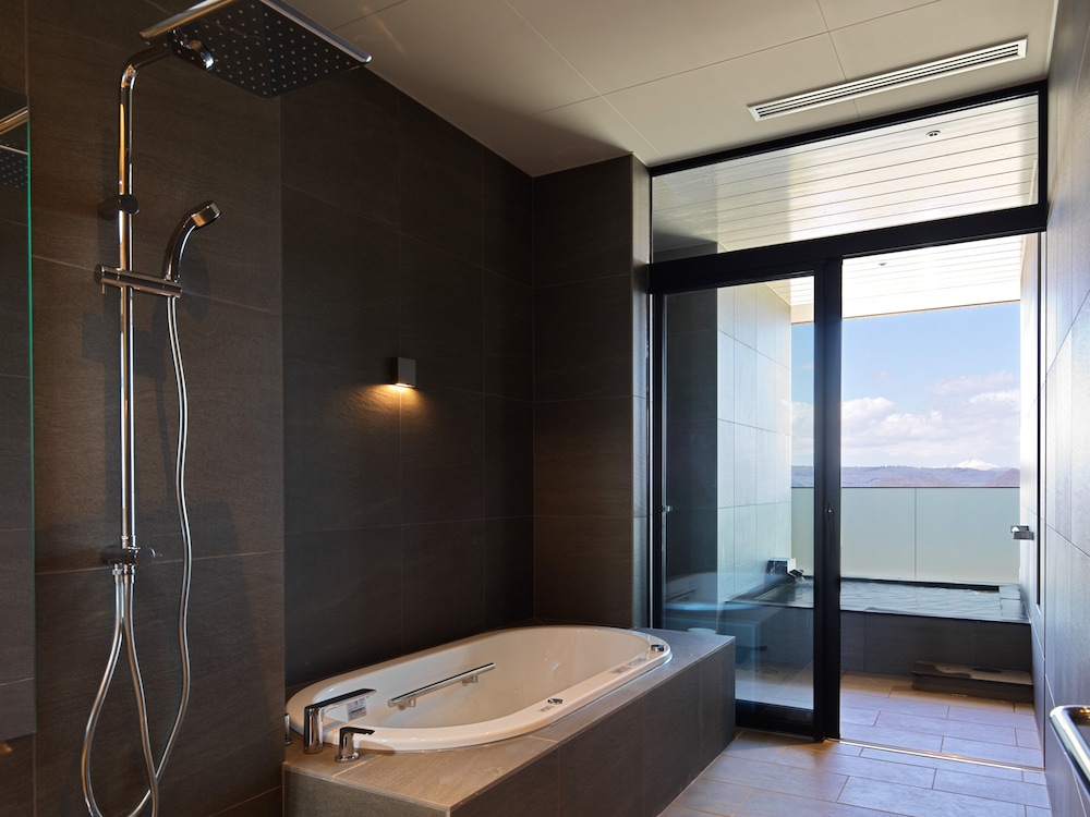 Premier, Suite, Twin Beds, 2 Futon Beds, Lake View, Outdoor Bath, East Wing