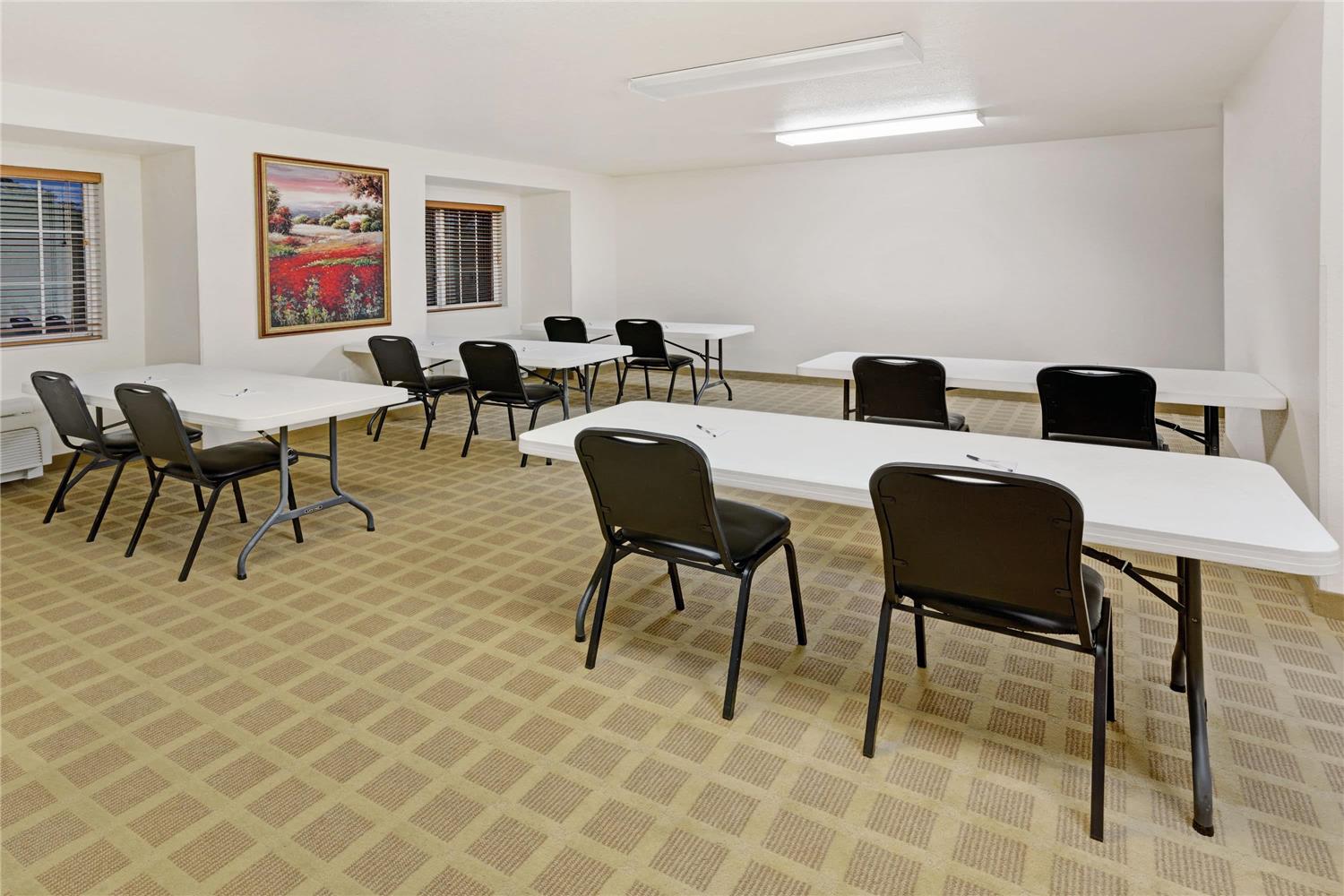 Microtel Inn & Suites by Wyndham Cheyenne 23/31
