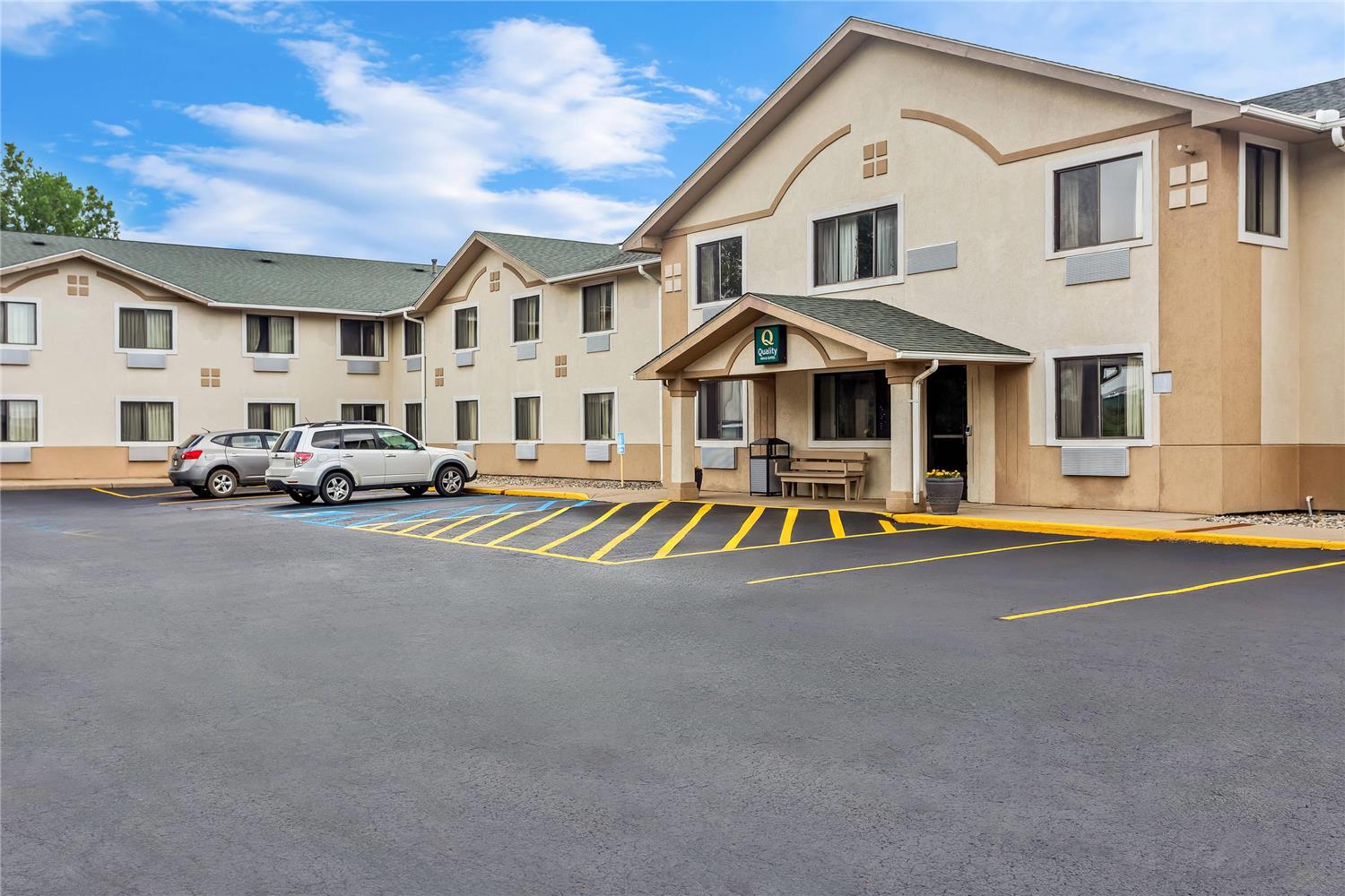 Quality Inn & Suites Howe - Sturgis 30/33
