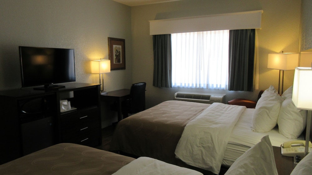 Quality Inn & Suites Pueblo West 8/43