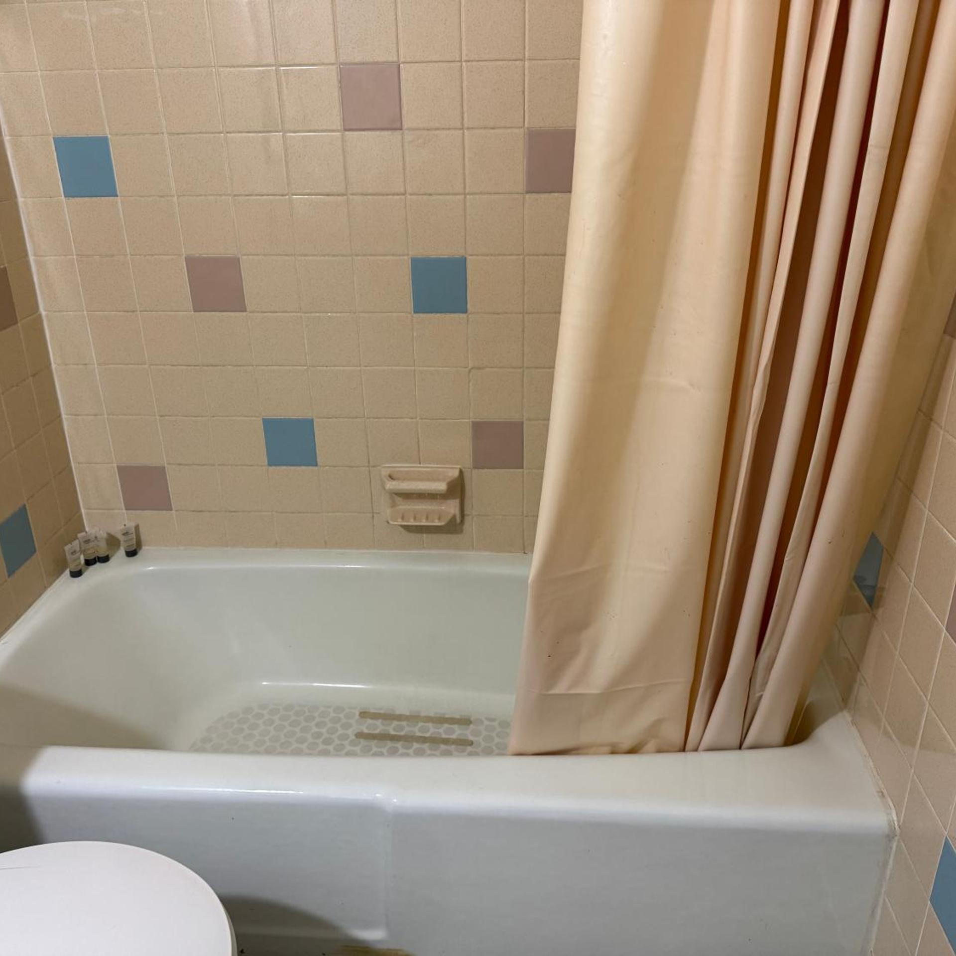 Country Club Inn &amp; Suites 50/51