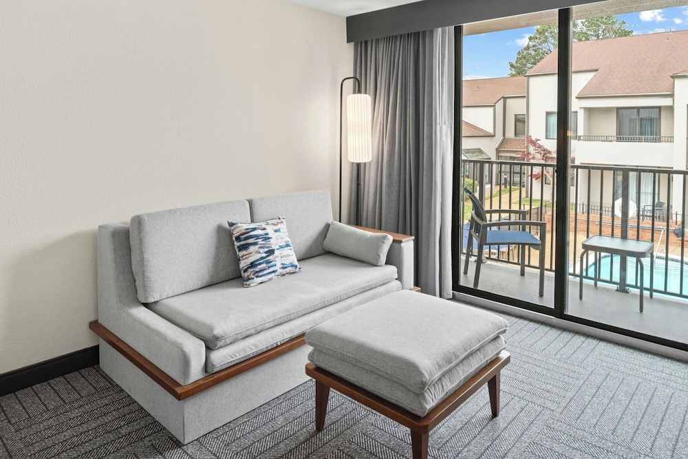 غرفة بسرير كينج مع أريكة لذوي الإعاقة، Courtyard By Marriott Columbus 5/10