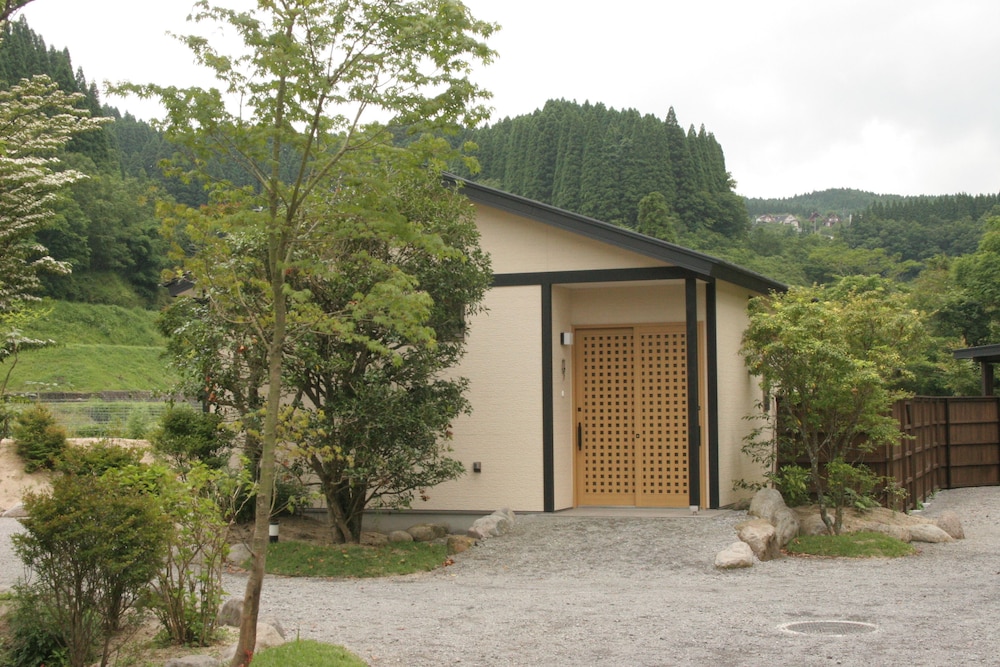 Hatago Sakura 2/50