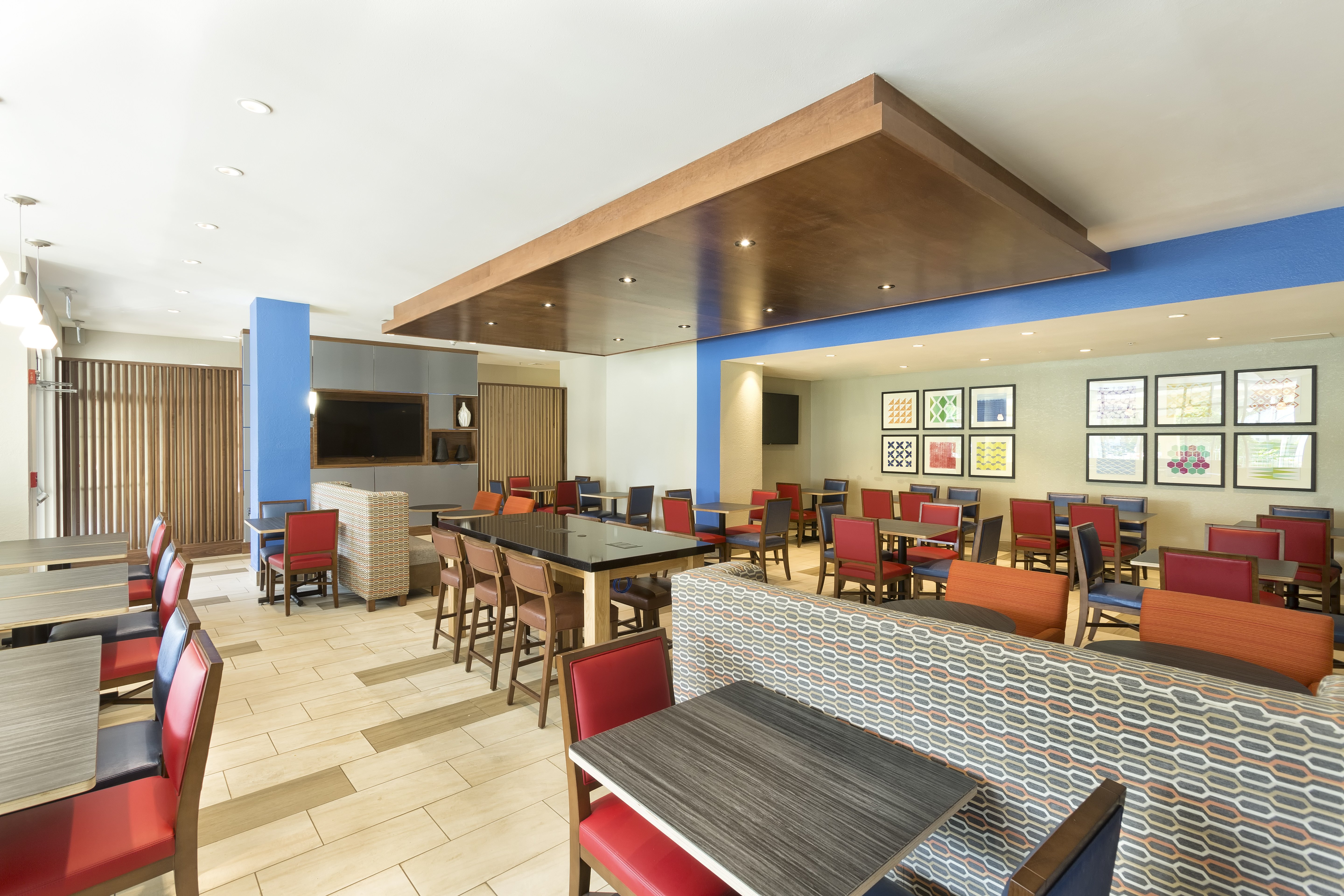 Holiday Inn Express & Suites S Lake Buena Vista, an IHG Hotel 50/66