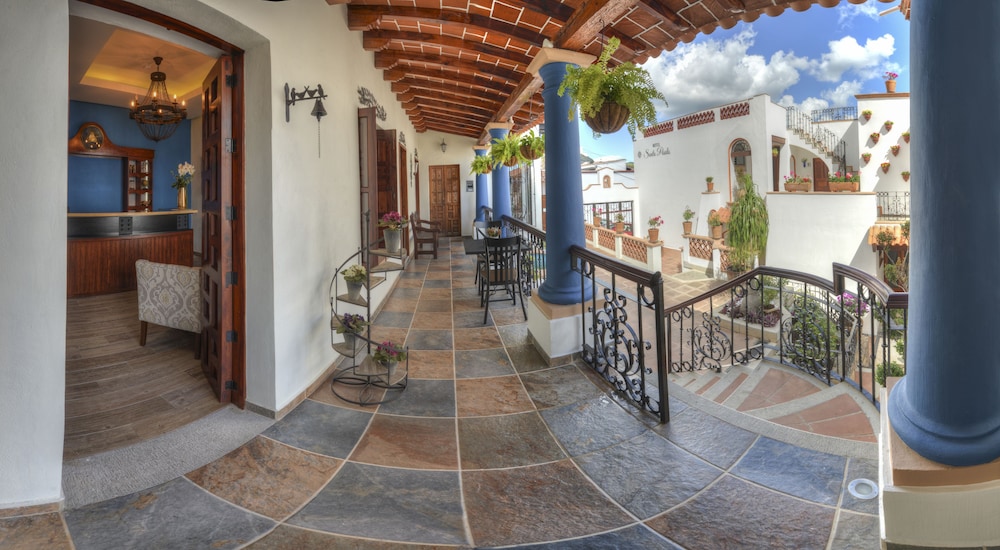 Hotel Santa Paula 7/28