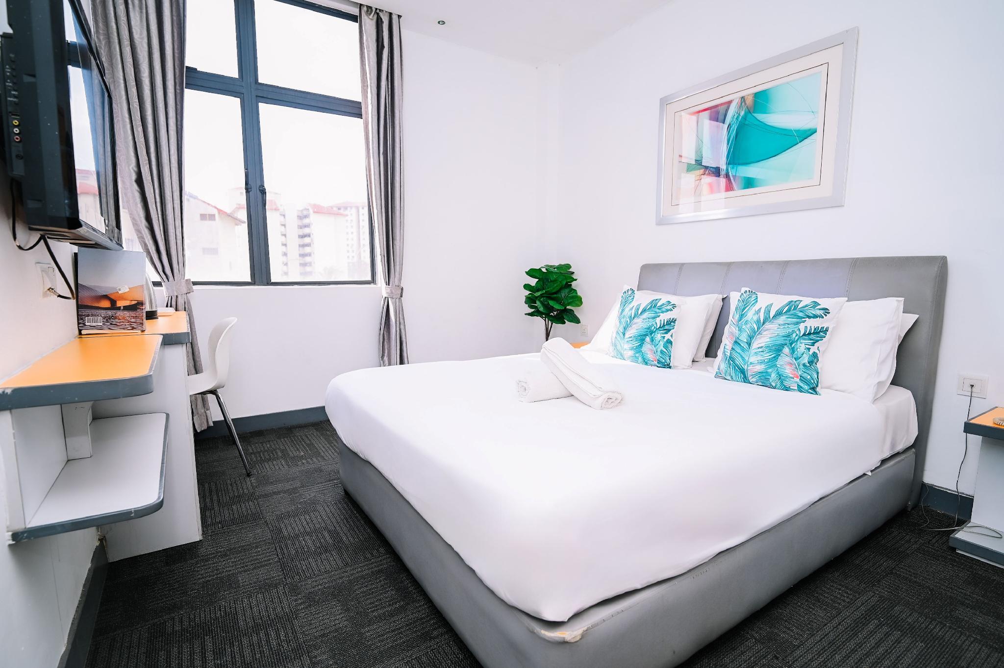 DELUXE QUEEN ROOM