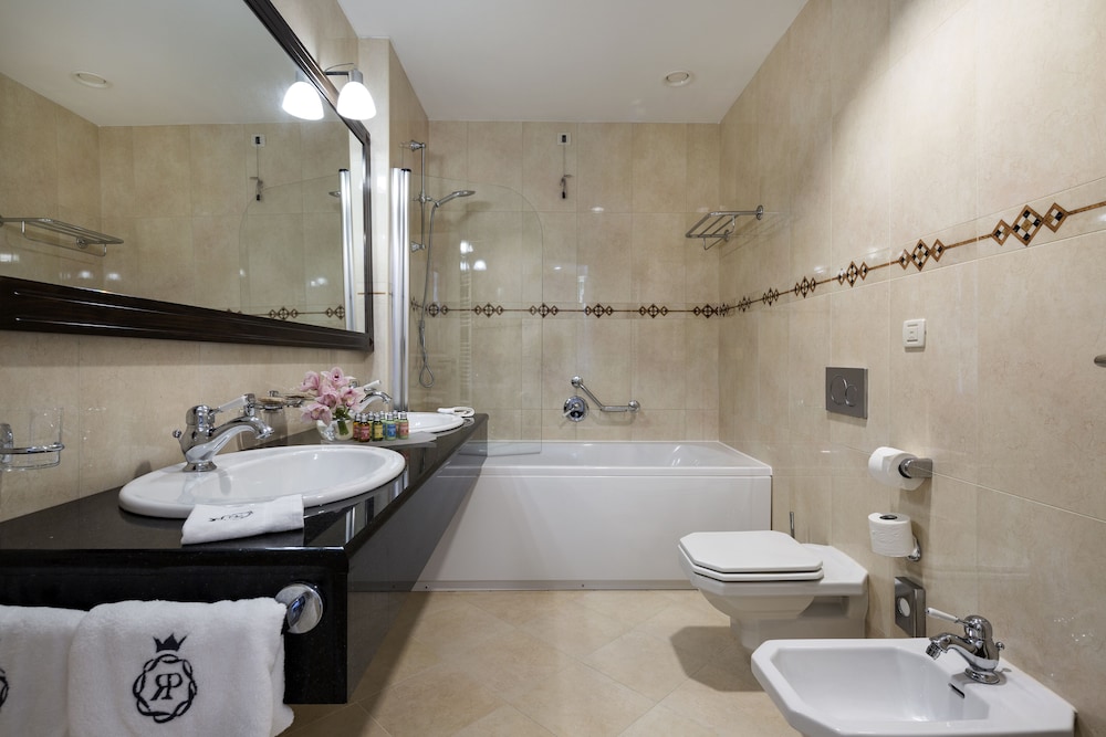 Royal Princess Hotel 50/50