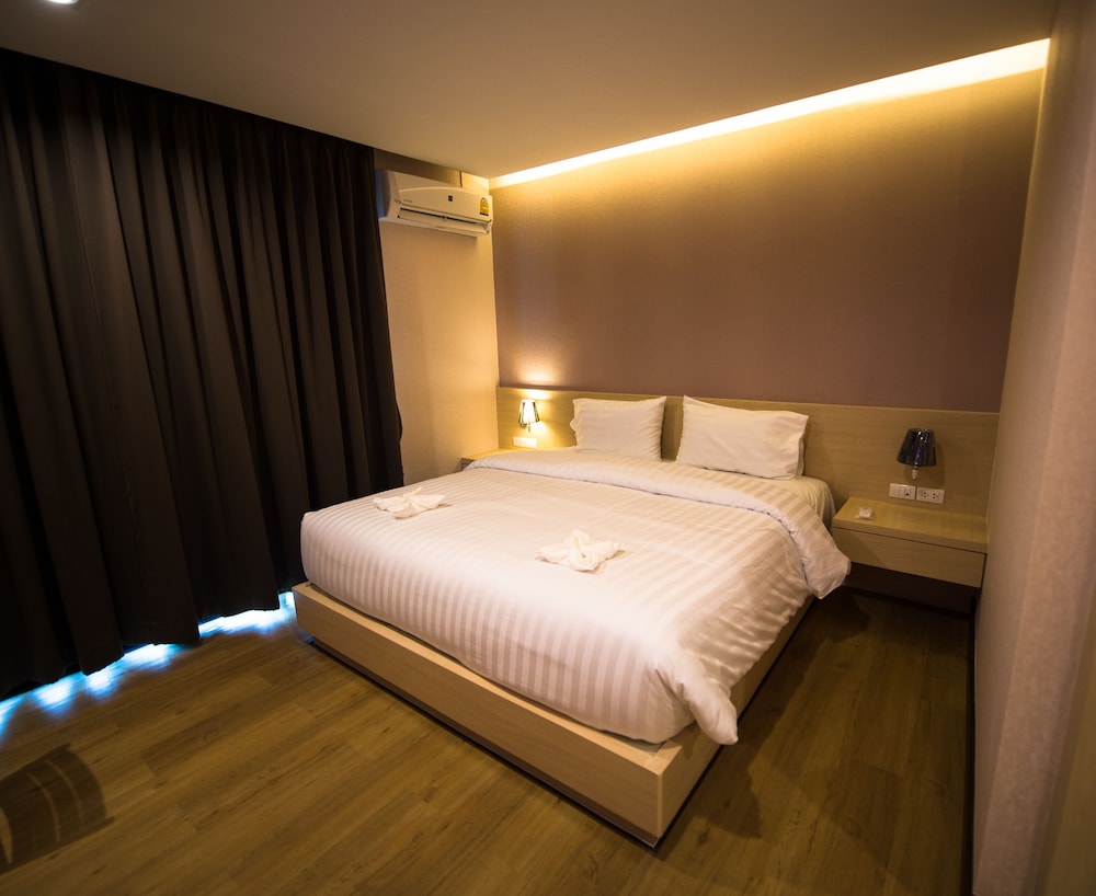 L Hotel 19/58