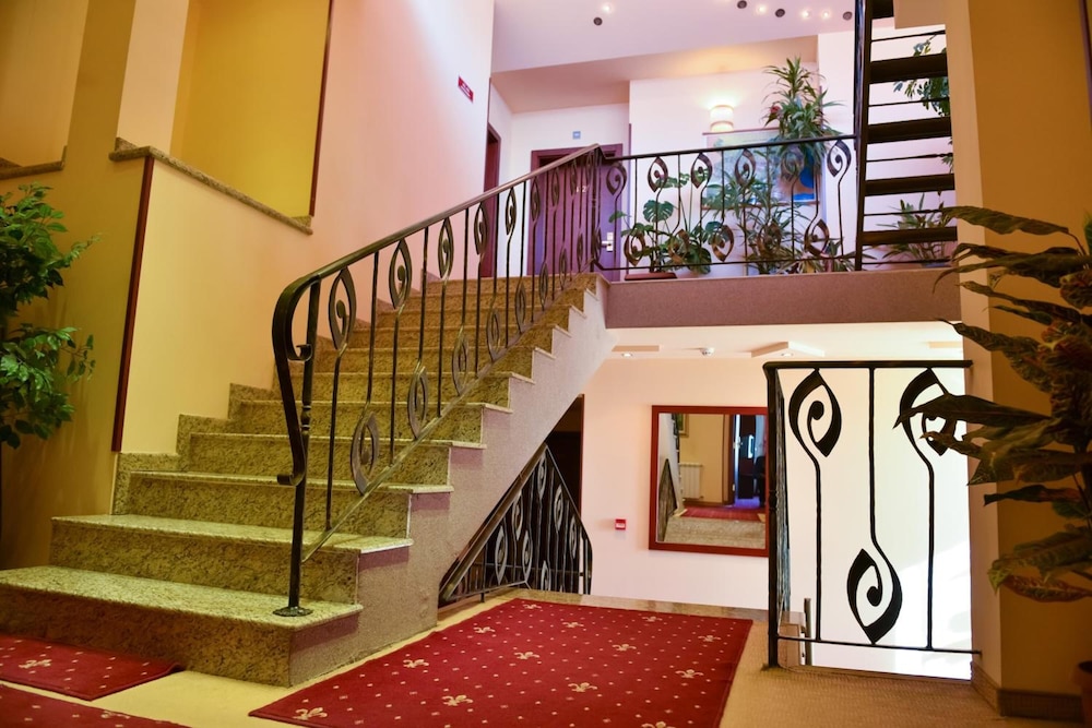 Martin Hotel 13/45