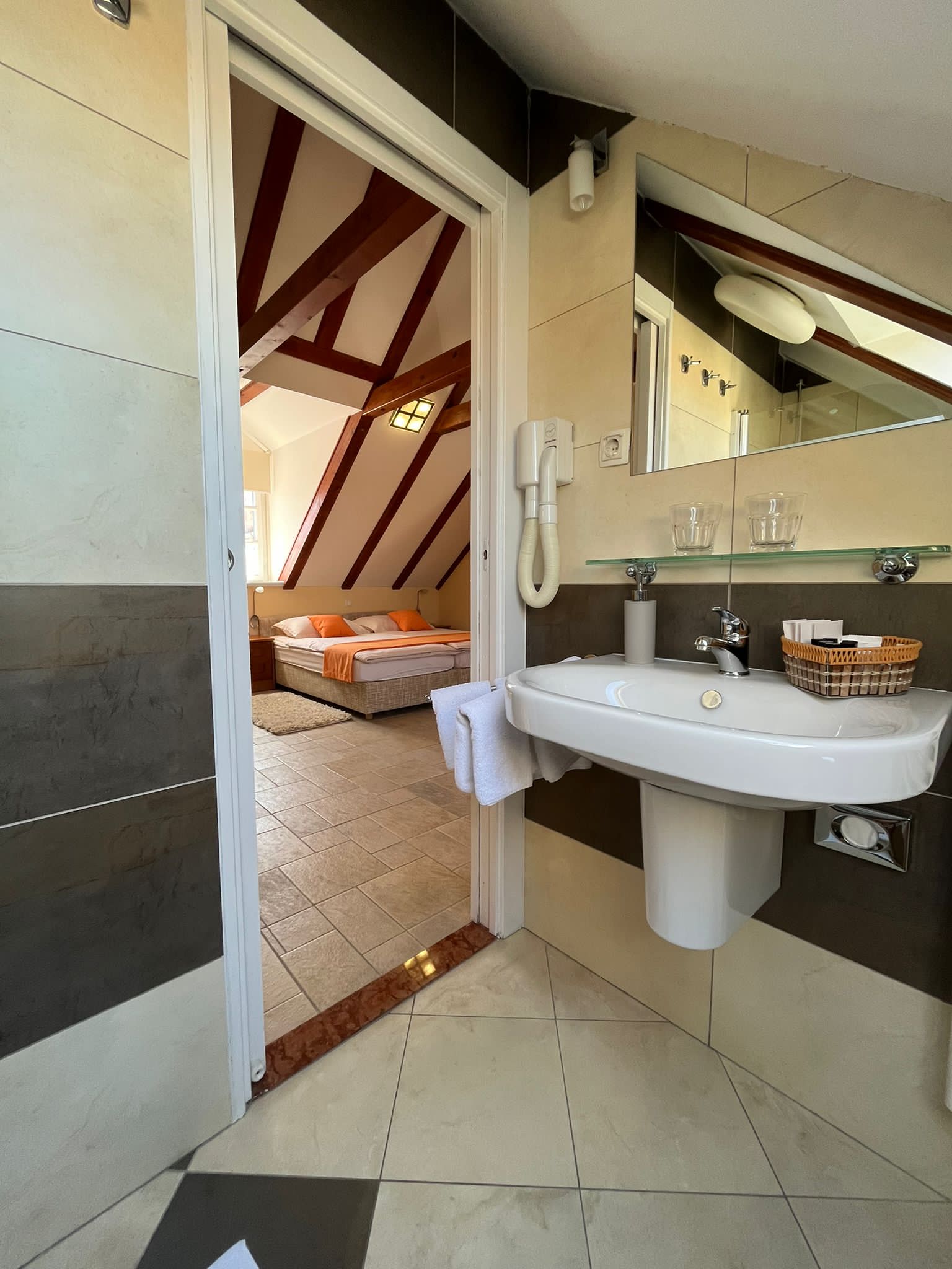 Aparthotel Toni Palace 53/55