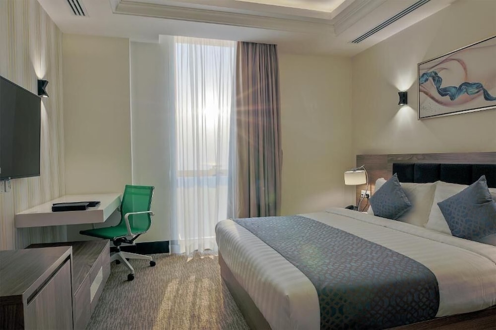 DELUXE, DOUBLE BED