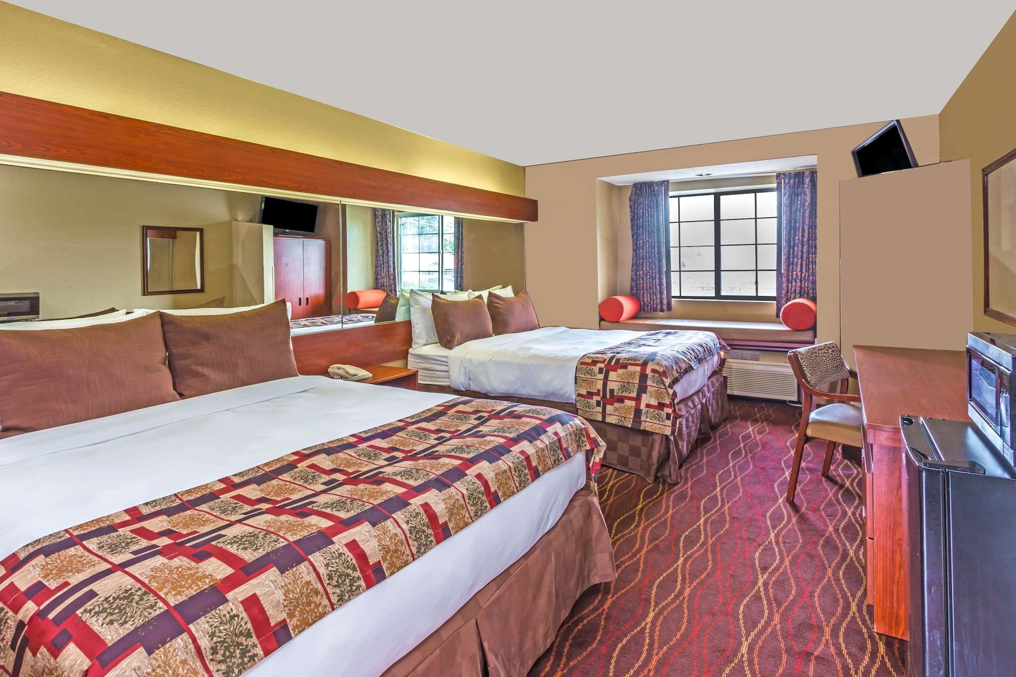 STANDARD, 2 QUEEN BEDS