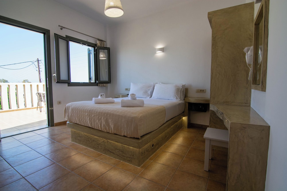 Phevos Villa 7/50