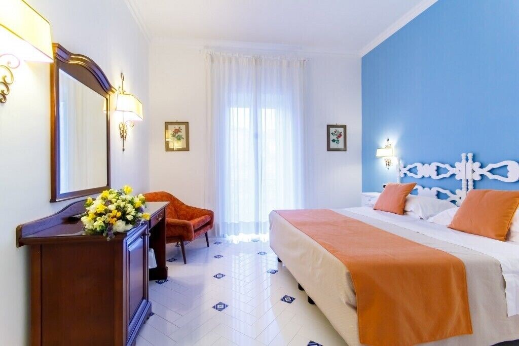 غرفة قياسية ثلاثية بسرير كوين وسرير فردي، Hotel Villa Di Sorrento 2/6