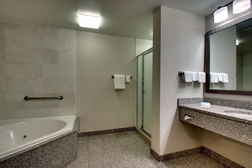 Drury Inn and Suites Findlay 49/50
