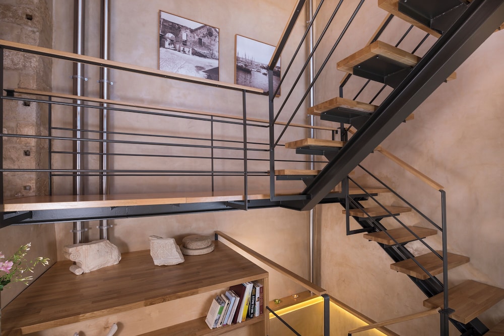 Neoria Houses 33/50