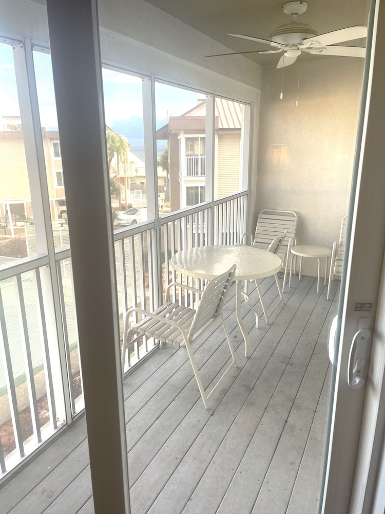 Soundside Holiday Beach Resort 40/64