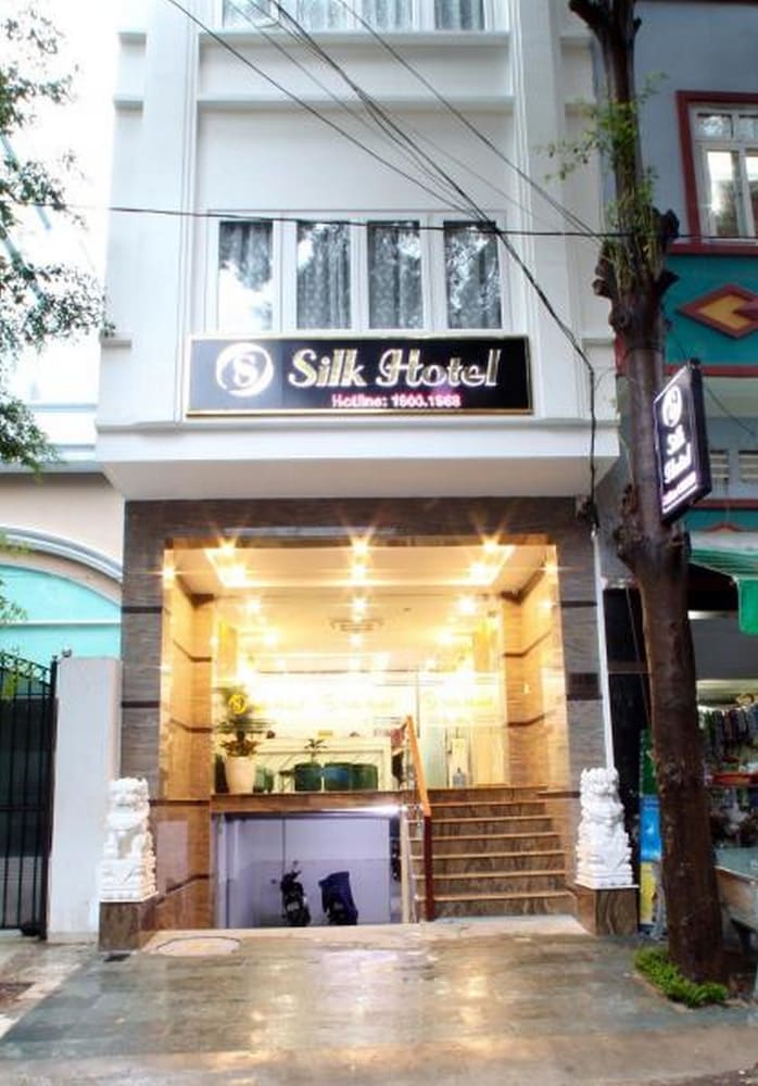 RedDoorz Plus near Tan Son Nhat airport 2 1/50