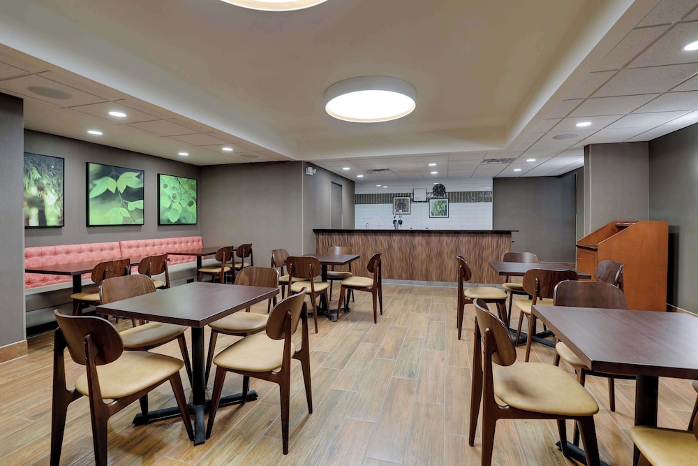 Drury Inn & Suites Charlotte University Place 35/50