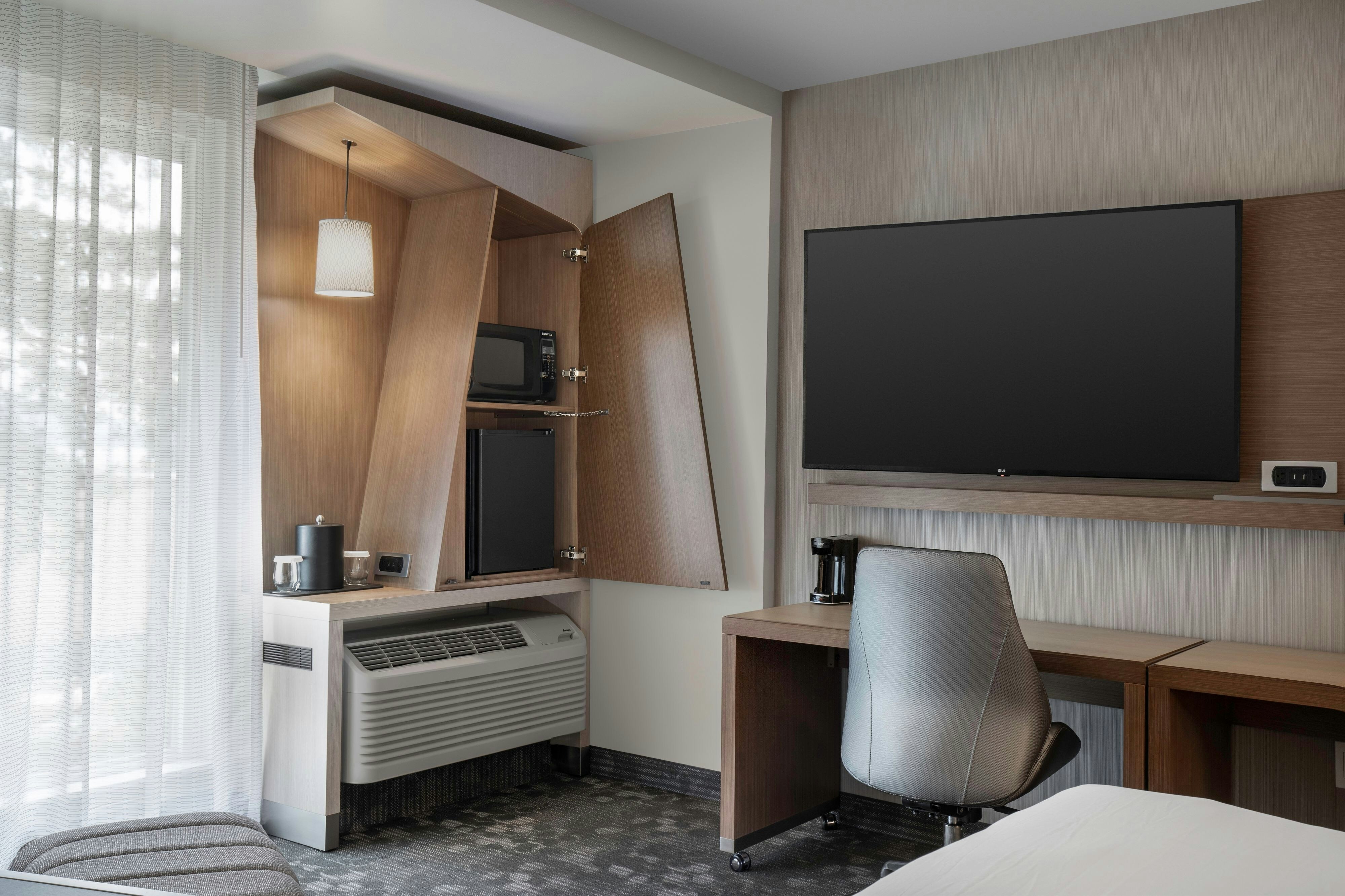Courtyard By Marriott Nanaimo 2/3