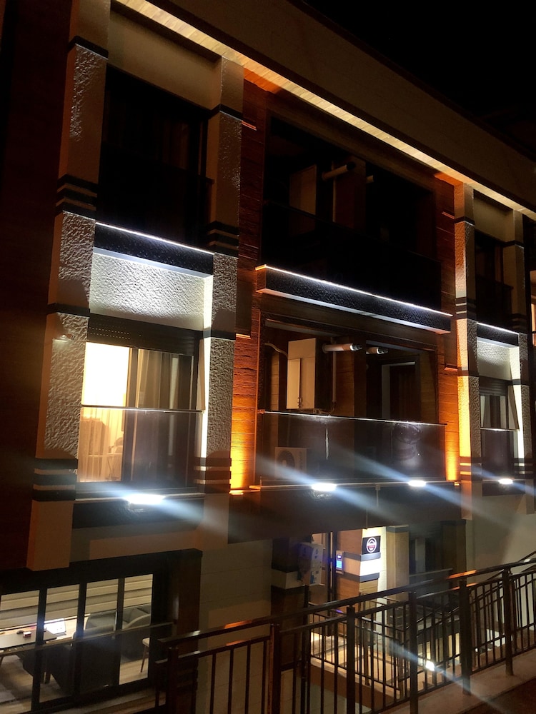 Beta Homes Boutique Hotel 3/36