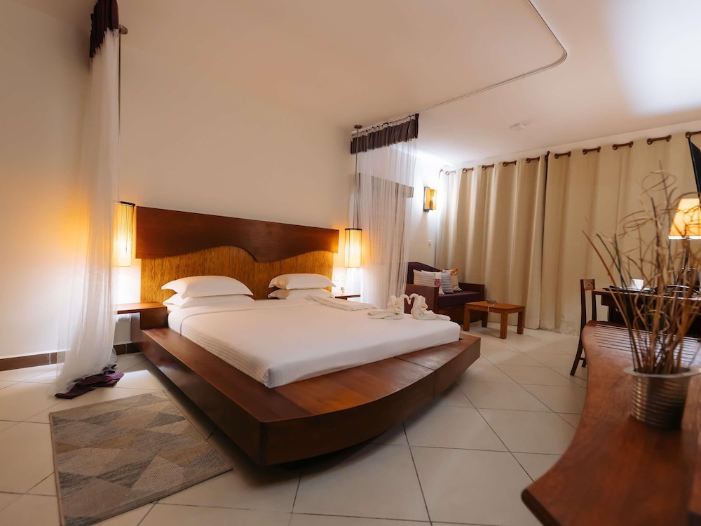 غرفة سوبيريور بسرير كينج بإطلالة على البحر بشرفة، Mantis Soanambo hotel and Spa Sainte Marie 3/7