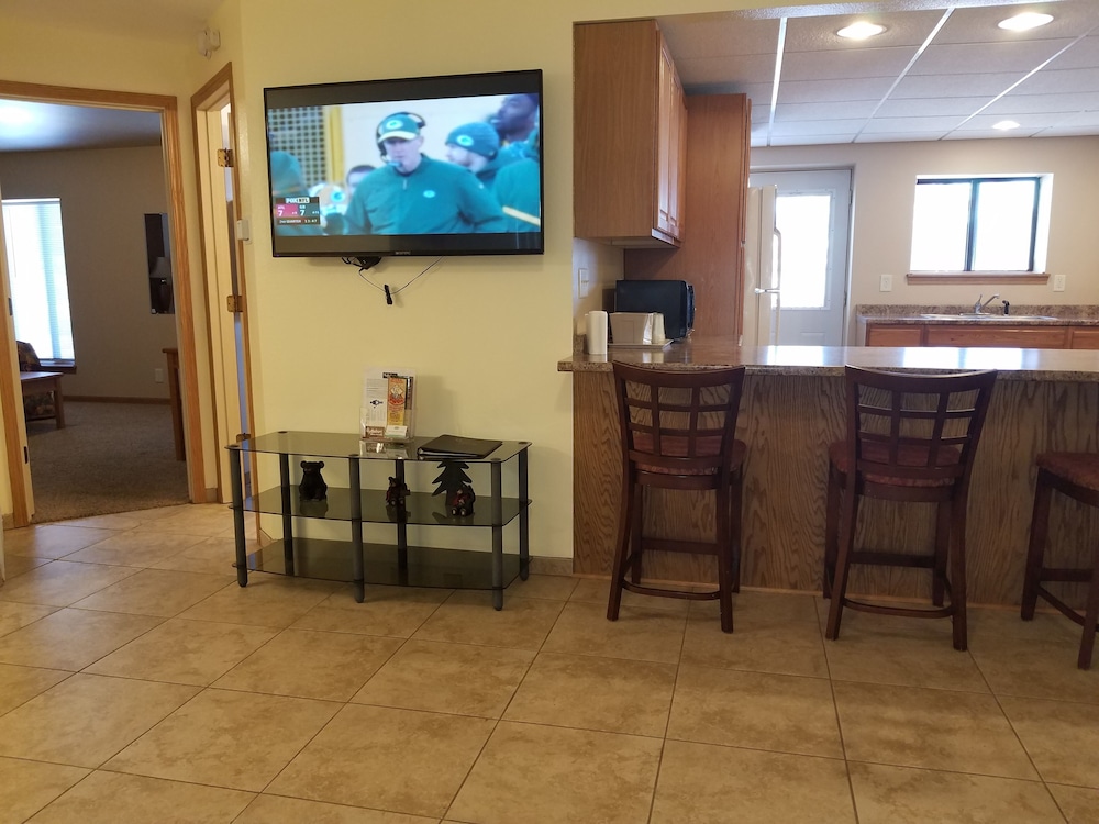 Amber s Inn & Suites 16/71