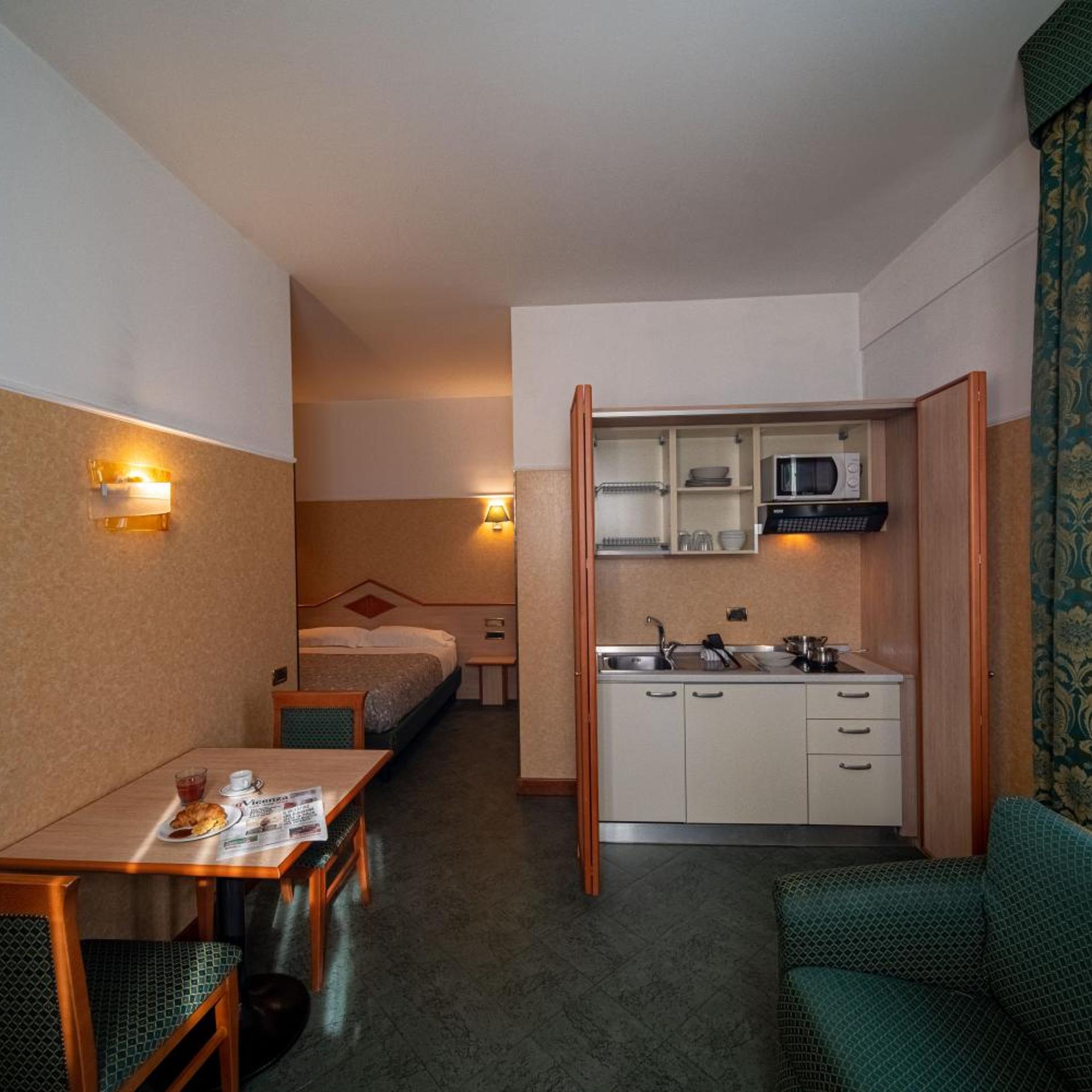 Hotel Mary 10/50