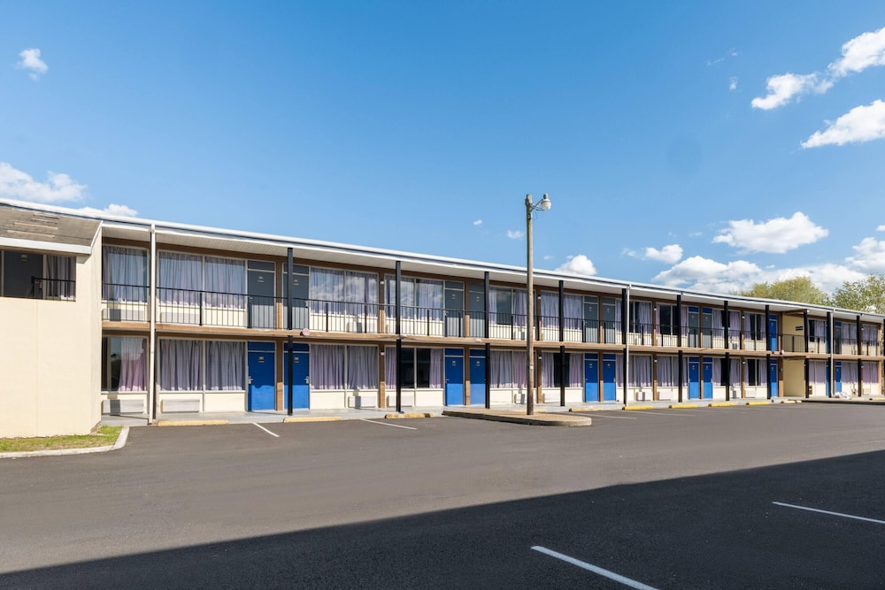 Travelodge by Wyndham Salisbury MD 37/50