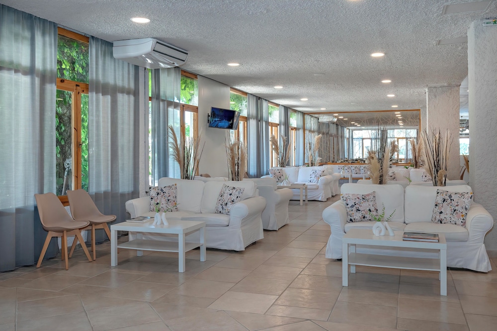 The Grove Seaside Hotel 47/66
