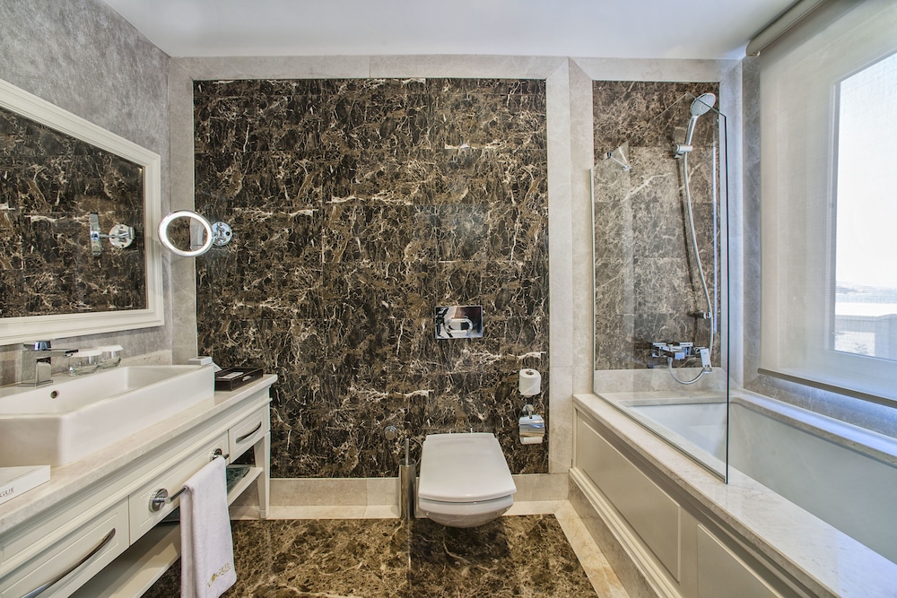 Vogue Hotel Supreme Bodrum 28/98