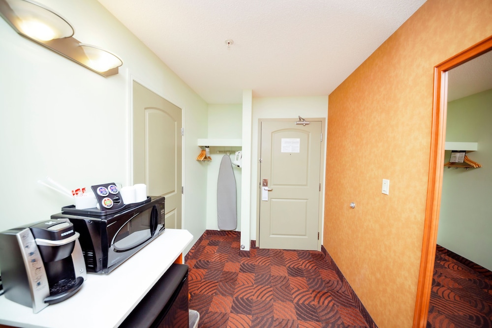Service Plus Inns and Suites Calgary 43/56