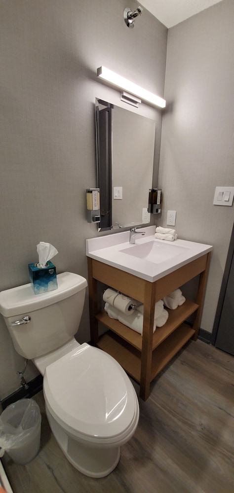 Travelodge by Wyndham Elkhart 26/54