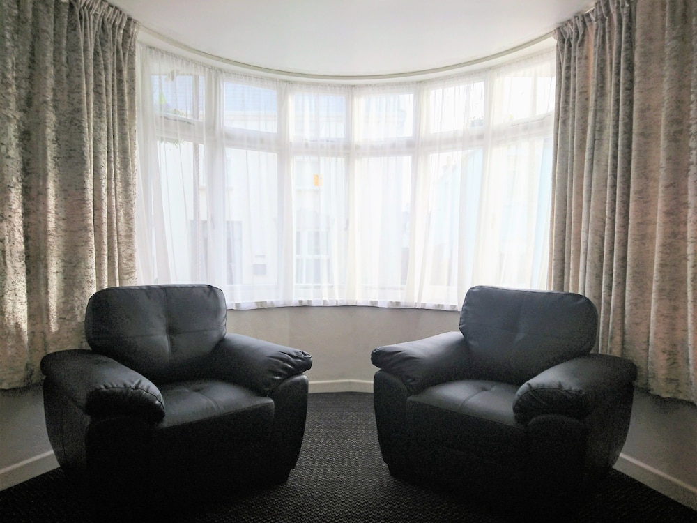 Sarum Hotel 39/69