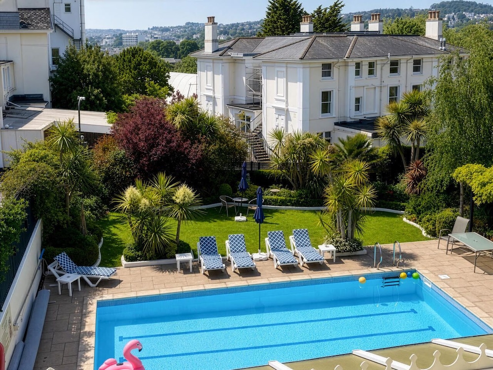 Riviera Lodge Hotel 40/50